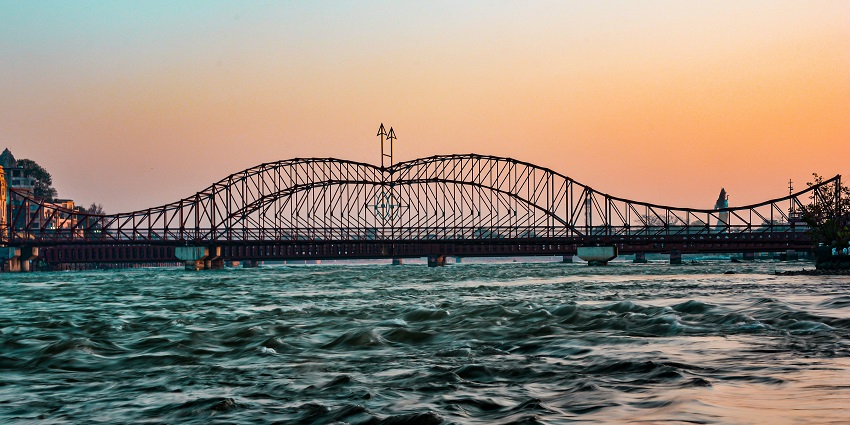 Rishikesh offers thrilling kayaking spots along with the views of the scenic Ganga River.