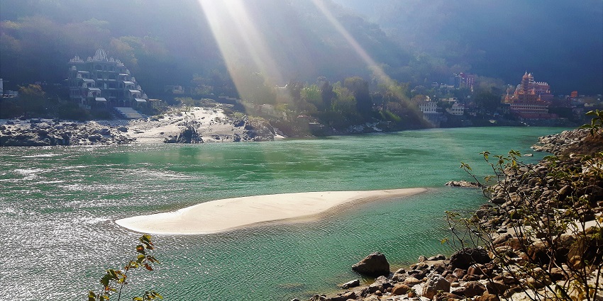 Paragliding in Rishikesh: Thrilling adventure with scenic Ganges and hill peaks.