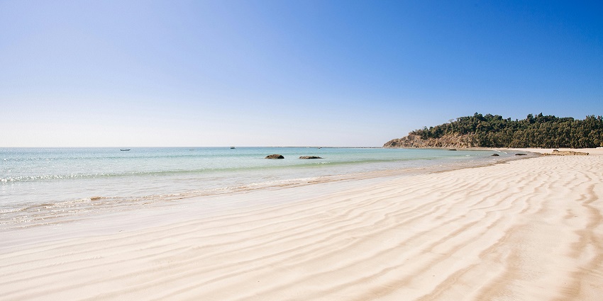 A scenic view of Karde Beach, ideal for enjoying various water sports