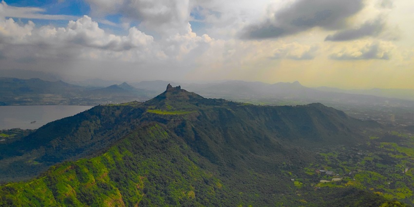 A picture of Kalavantin Fort atop a steep hill, which is a must-visit for Prabalmachi trekking.