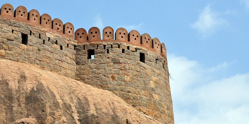 Panchalankurichi Fort is surrounded by greenery and tranquility