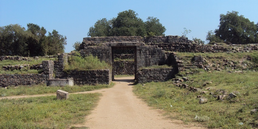 Image of the ancient Ranjankudi Fort with scenic views and tranquillity