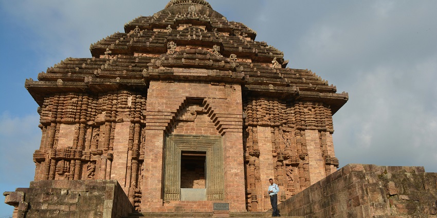 A breathtaking landscape justifying the serene location of Sholinghur Temple in Vellore.