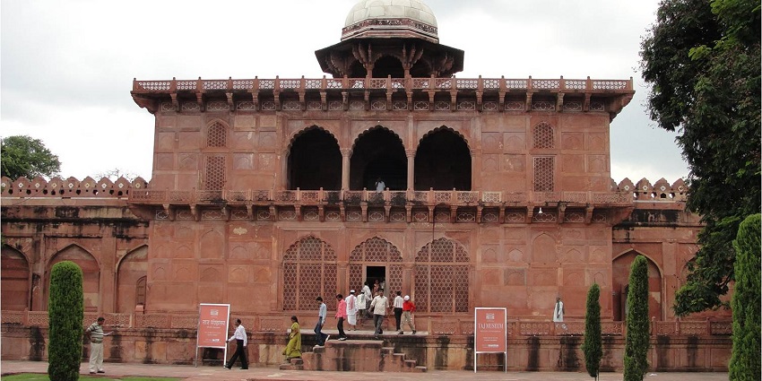 An exterior view of the Taj Museum featuring Mughal architecture and manicured gardens.