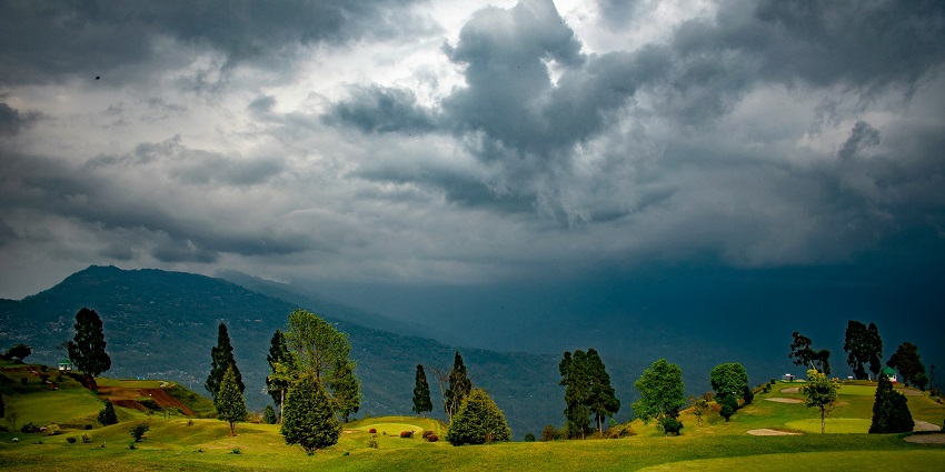 A beautiful village of Lolegaon overlooking the breathtaking Kanchenjunga Mountains.