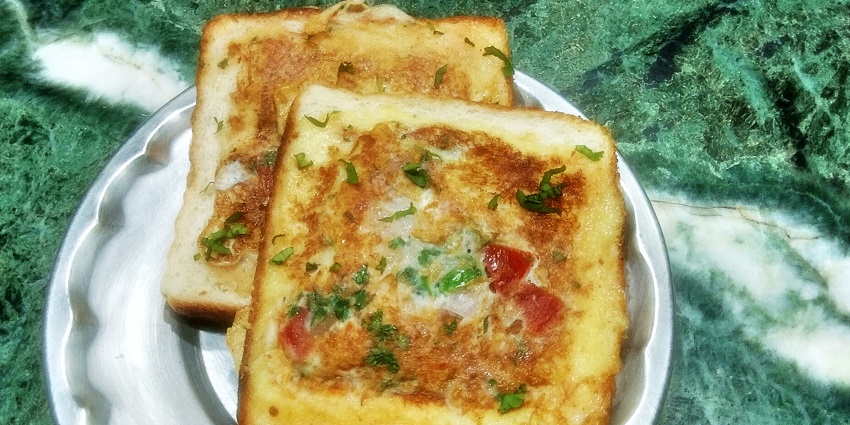 The best food in Mussoorie includes tasty omelettes and snacks.
