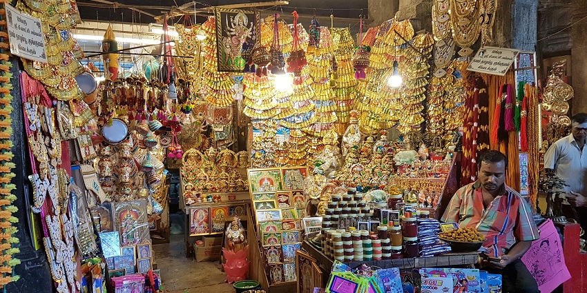 A vibrant marketplace in Madurai, one of the places to visit in Madurai at night.