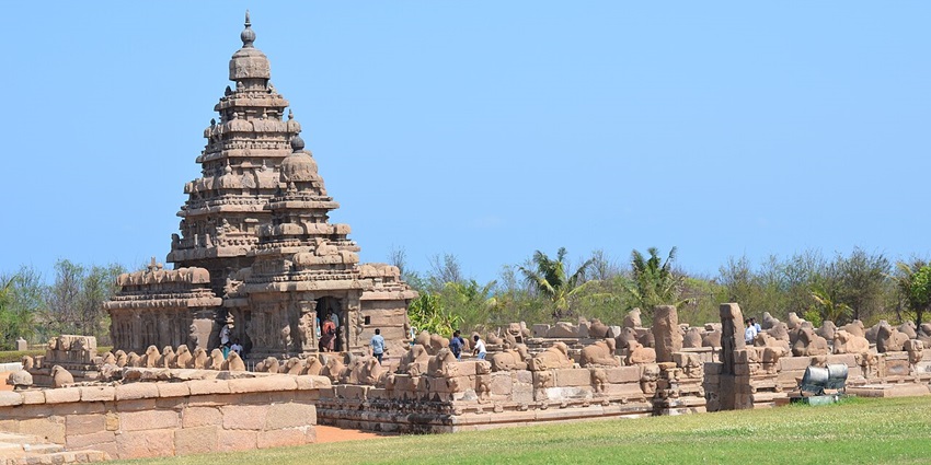 Image of the Shore Temple at Mamallapuram, built during the reign of the Pallava King Rajasimha