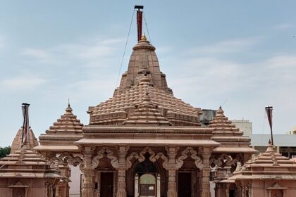 A view of Bhelupur Shwetambar temple, Varanasi, home to several main temples in Varanasi.