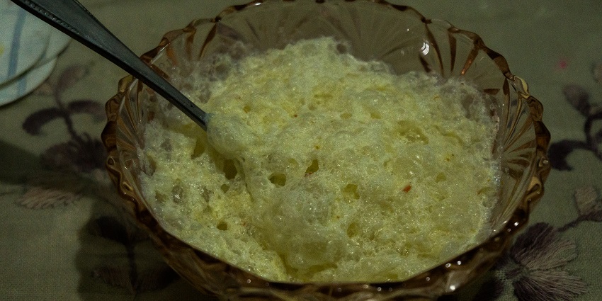 A picture of one of the best foods in Kanpur, Makhan Malai, served on a plate at a restaurant