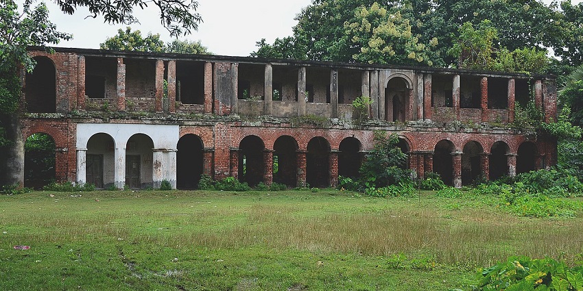 The historical ruins near the camping site of the Mangalgunj area