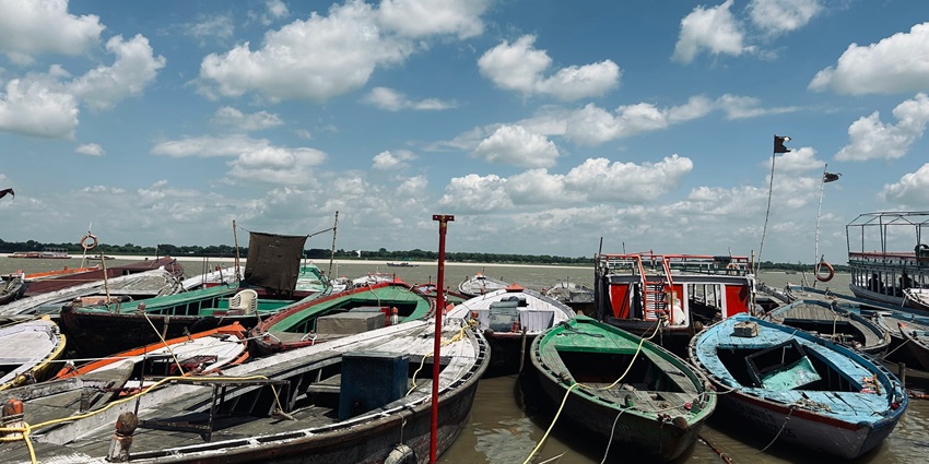 The chilling aura of Manikarnika Ghat - one of the famous spot in Varanasi among locals.
