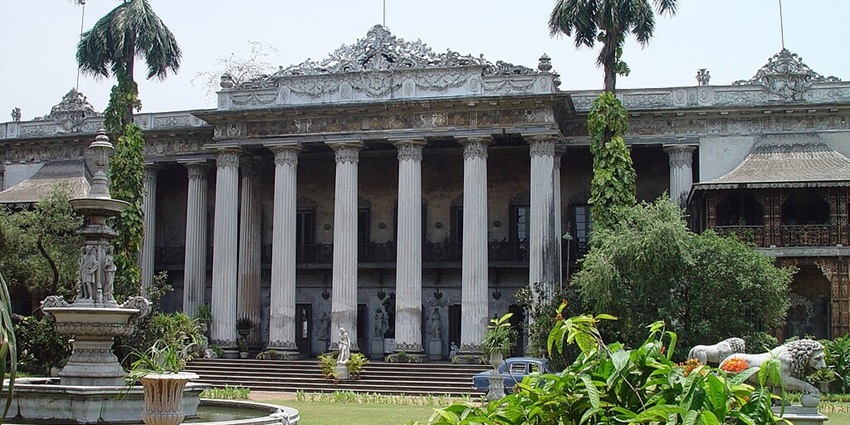 Explore the stunning architecture of Marble Palace which was built by Raja Rajendra Mullick.