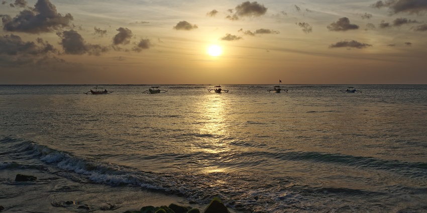 Marina Beach offers stunning sunsets, a place to visit in Chennai for couples.