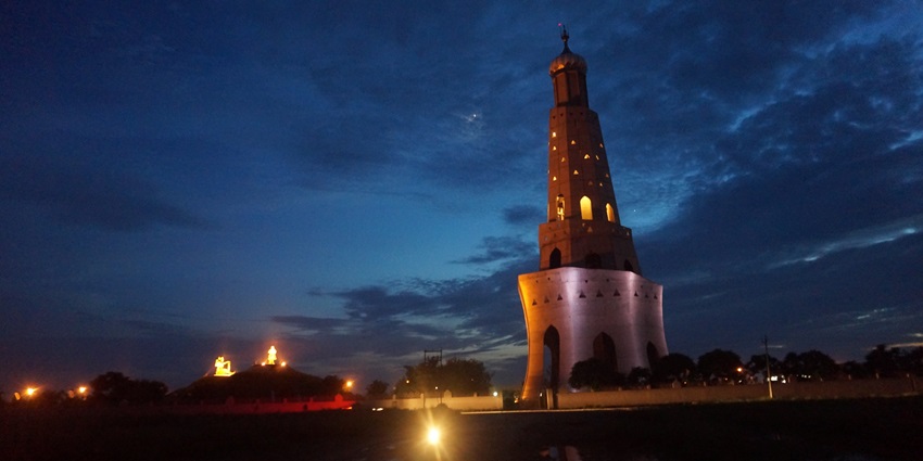 Chappar Chiri Victory Memorial featuring a tall spire and statue of Baba Banda Singh Bahadur