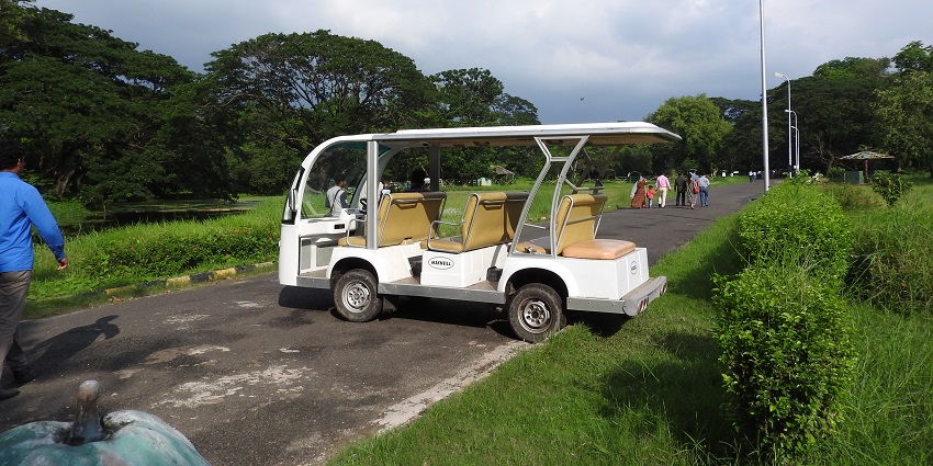 The Howrah Shibpur Botanical Garden, is a serene getaway and offers a array of plant species.