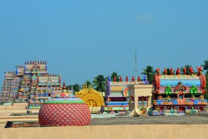 Mayuranathaswami Temple with its huge compound on a bright sunny day in Mayiladuthurai.