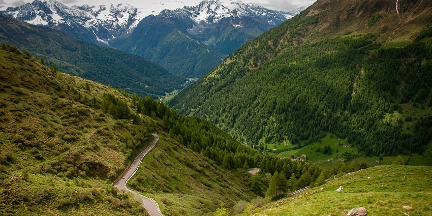 A picture of a serene hill station with lush green mountains visible all around the place