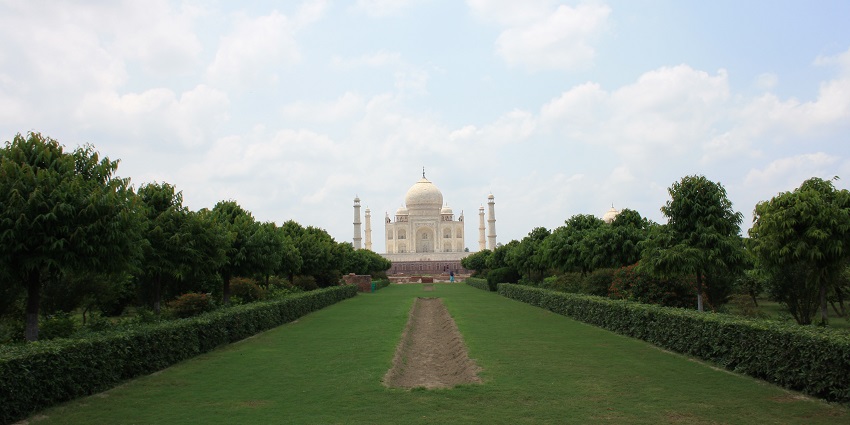 The Mehtab Bagh, one of the things to do in Agra at Night for the visitors and tourists.