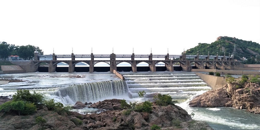 A view of Mettur dam, one of the most popular places to visit around Hogenakkal Waterfalls.