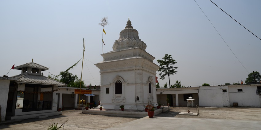 Prakasheshwar Mahadev Temple with intricate carvings in Satti Bazaar—places to visit in ghaziabad