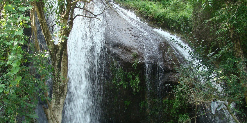 Monkey Falls, a refreshing waterfall near Indira Gandhi National Park, ideal for a relaxing break.
