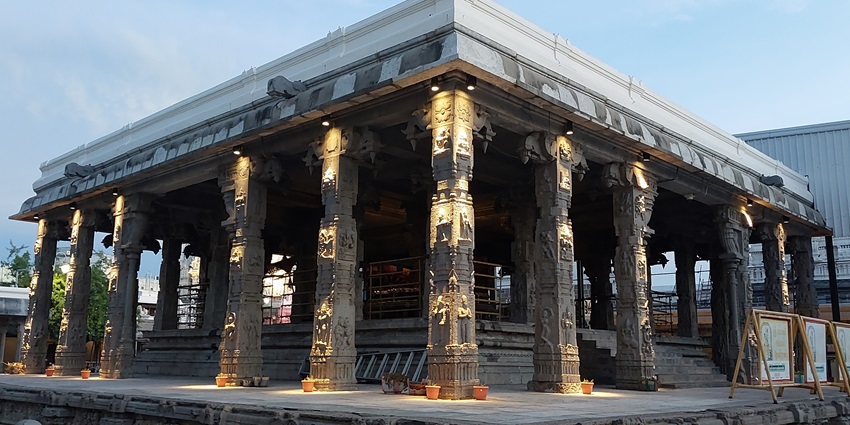A picture of a historical temple in Chennai having pillars with intricate carvings