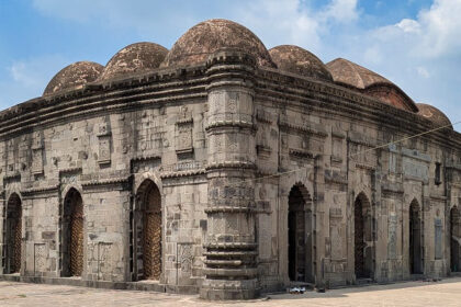 Mesmerising exterior of a mosque in Allahabad which is at the convergence of river