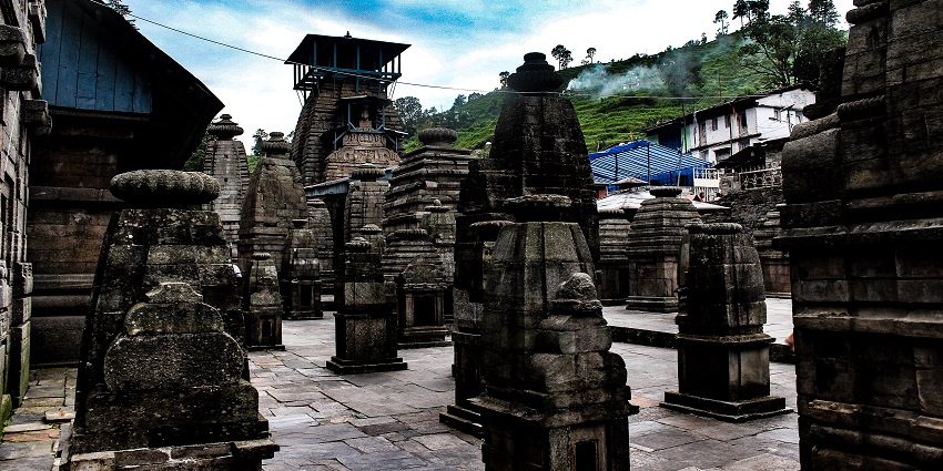 Mrityunjay Mahadev Temple is situated on the banks of the River Ganges in Varanasi.