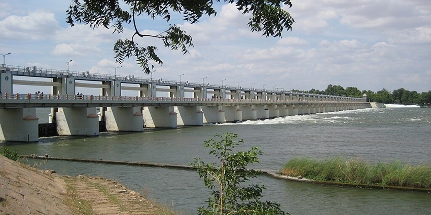 An image showing the serene Upper Anaicut, one of the famous places to visit in Trichy for couples.