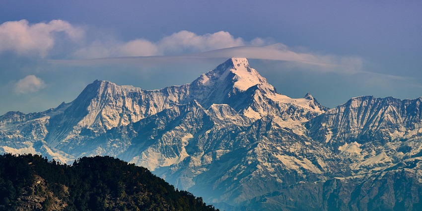 A picture of Mukteshwar with Himalayan peaks, one of the best hill stations near Lucknow.