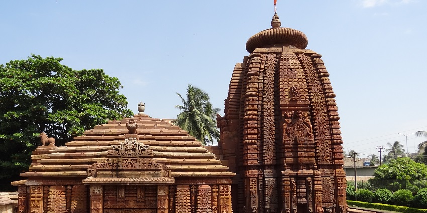 A view of the majestic Mukteshwar Temple near Bhalu Gaad Waterfalls