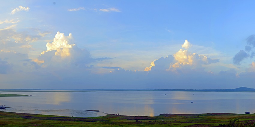 The picturesque dam is one of the offbeat Tourist places near Burdwan