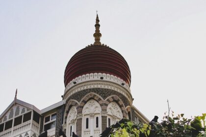 learn and explore the islamic roots of the country by taking a journey to the best mosques in mumbai