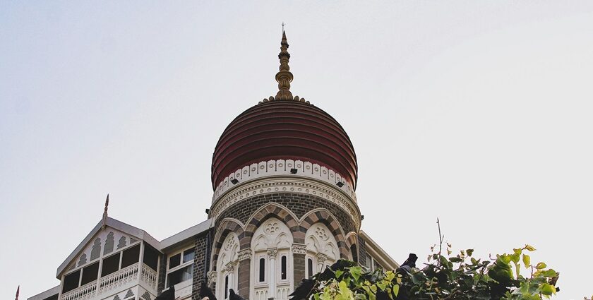 learn and explore the islamic roots of the country by taking a journey to the best mosques in mumbai