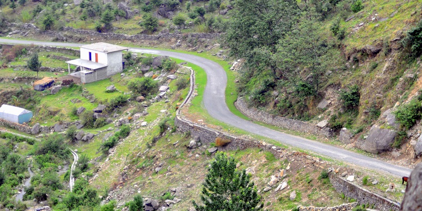 Road to Munsiyari, a less crowded hill station of Uttarakhand.