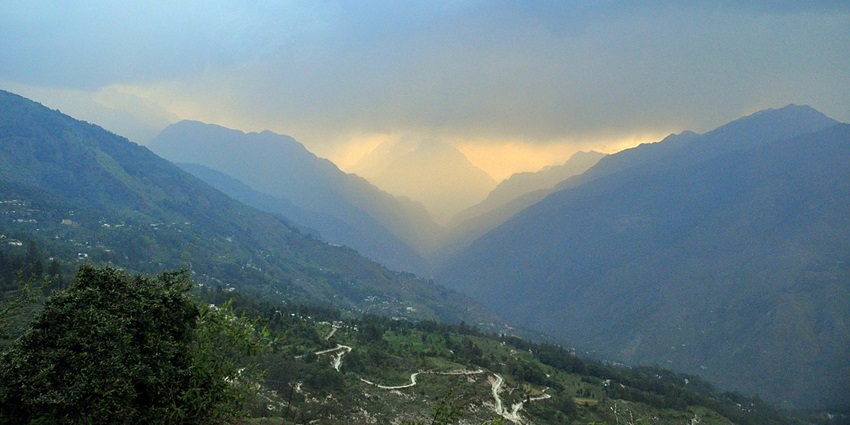 Munsiyari is a scenic village in Uttarakhand, gateway to Milam Glacier and Panchachuli peaks.