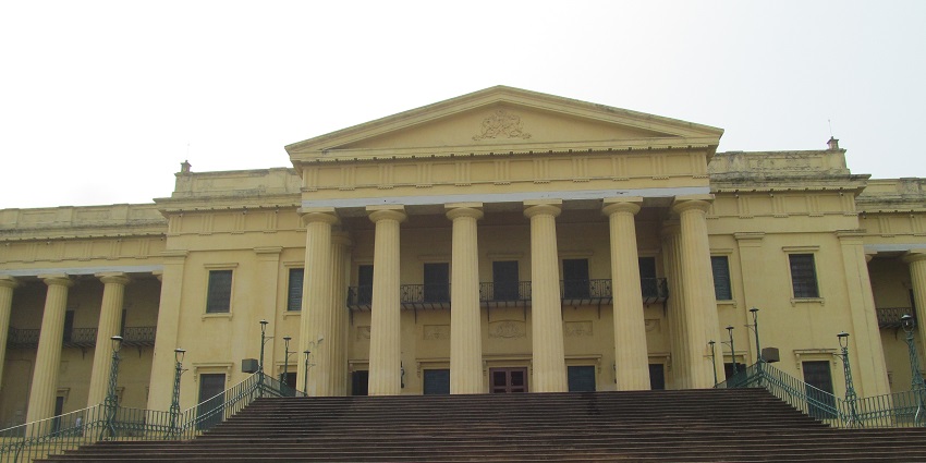 Hazarduari Palace: a place to visit in West Bengal in December.
