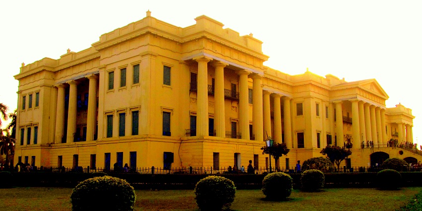 Step back in time at the stunning Hazarduari Palace, a historical treasure!