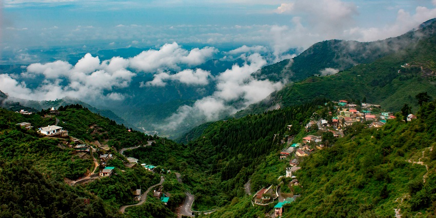 Mussoorie is a famous hill station in Uttarakhand, loved by families and couples alike.