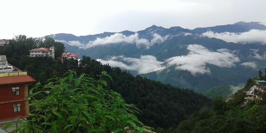 Witness the panoramic landscape of Mussoorie after paragliding in Dehradun, Uttarakhand.