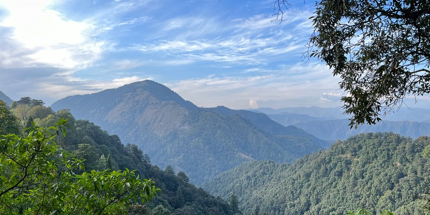 An image showing the view of Mussoorie, one of the best hill stations near Uttar Pradesh.
