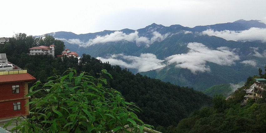Places to visit in Uttarakhand offer picturesque hill stations, lush landscapes, and scenic views.