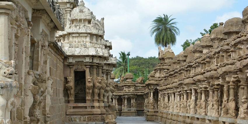 An image of the Muthumari Amman temple, one of the famous temples to visit in Vellore.