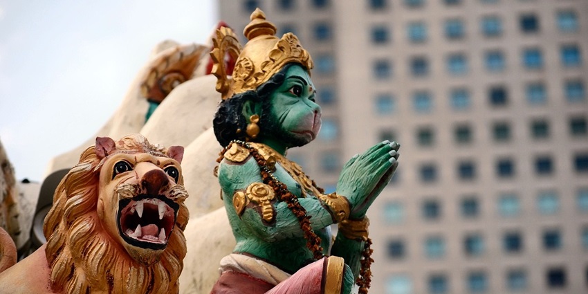 Nadupatti Anjaneyar Temple is one of the famous religious places to visit in Dindigul.