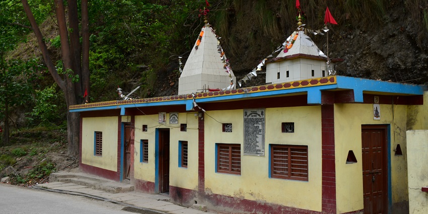 Discover the spiritual essence of Nageshwarnath Temple among Ayodhya temples.