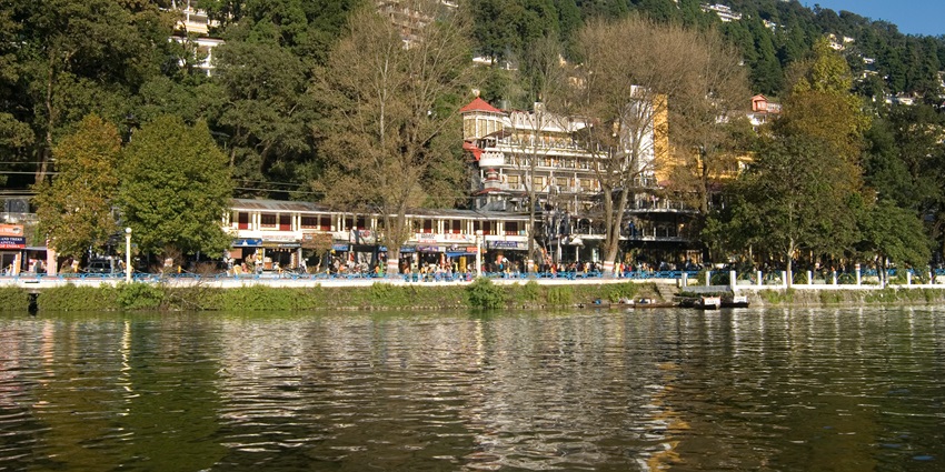 An image of Nainital's Mall Road, a lively spot among places to visit near Haldwani.
