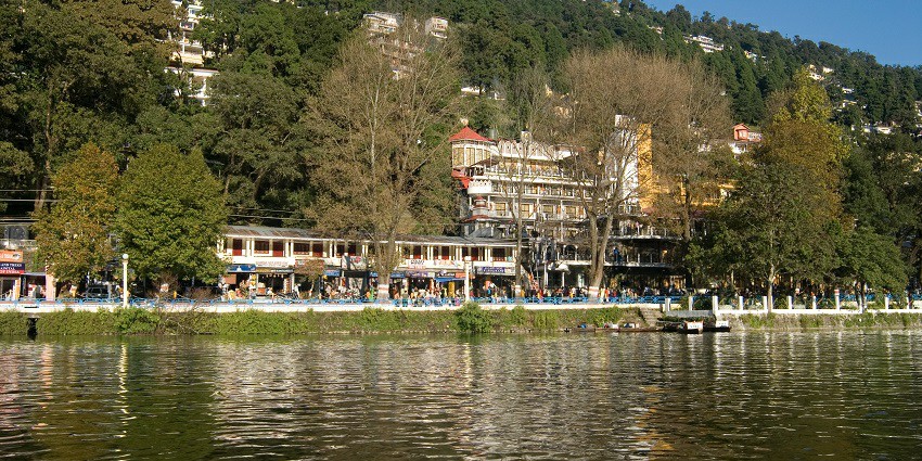 An image of the bustling Mall Road in Nainital, lined with shops and scenic lake views.