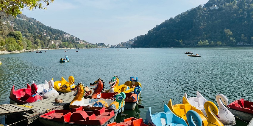 Places to visit in Uttarakhand feature hill stations centred around the mountains.