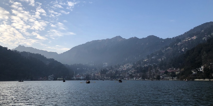 Explore the charm and beauty of the Nainital Lake which is located near Nainital Zoo.